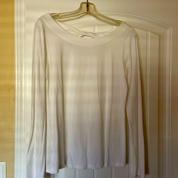 Lilly Pulitzer white long sleeve knit shirt size medium worn once - Picture 1 of 2